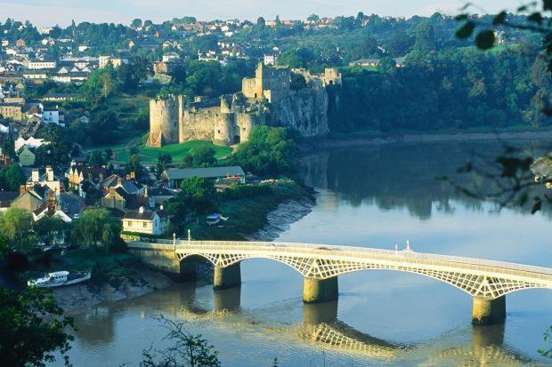 The Three Tuns Hotel Chepstow Bagian luar foto