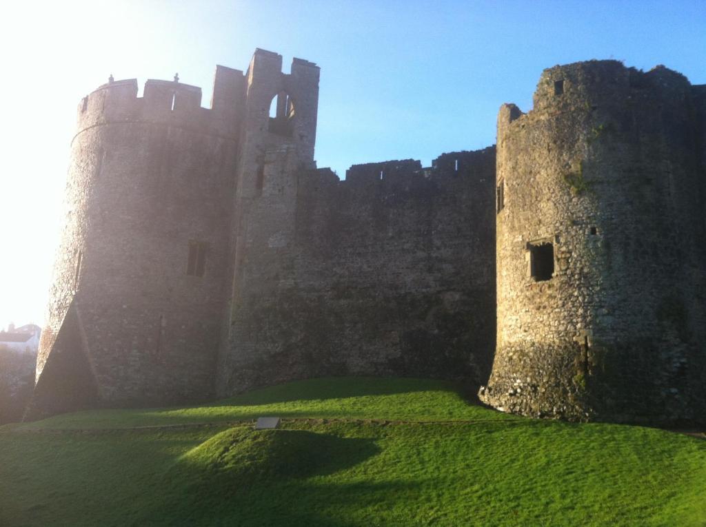 The Three Tuns Hotel Chepstow Bagian luar foto