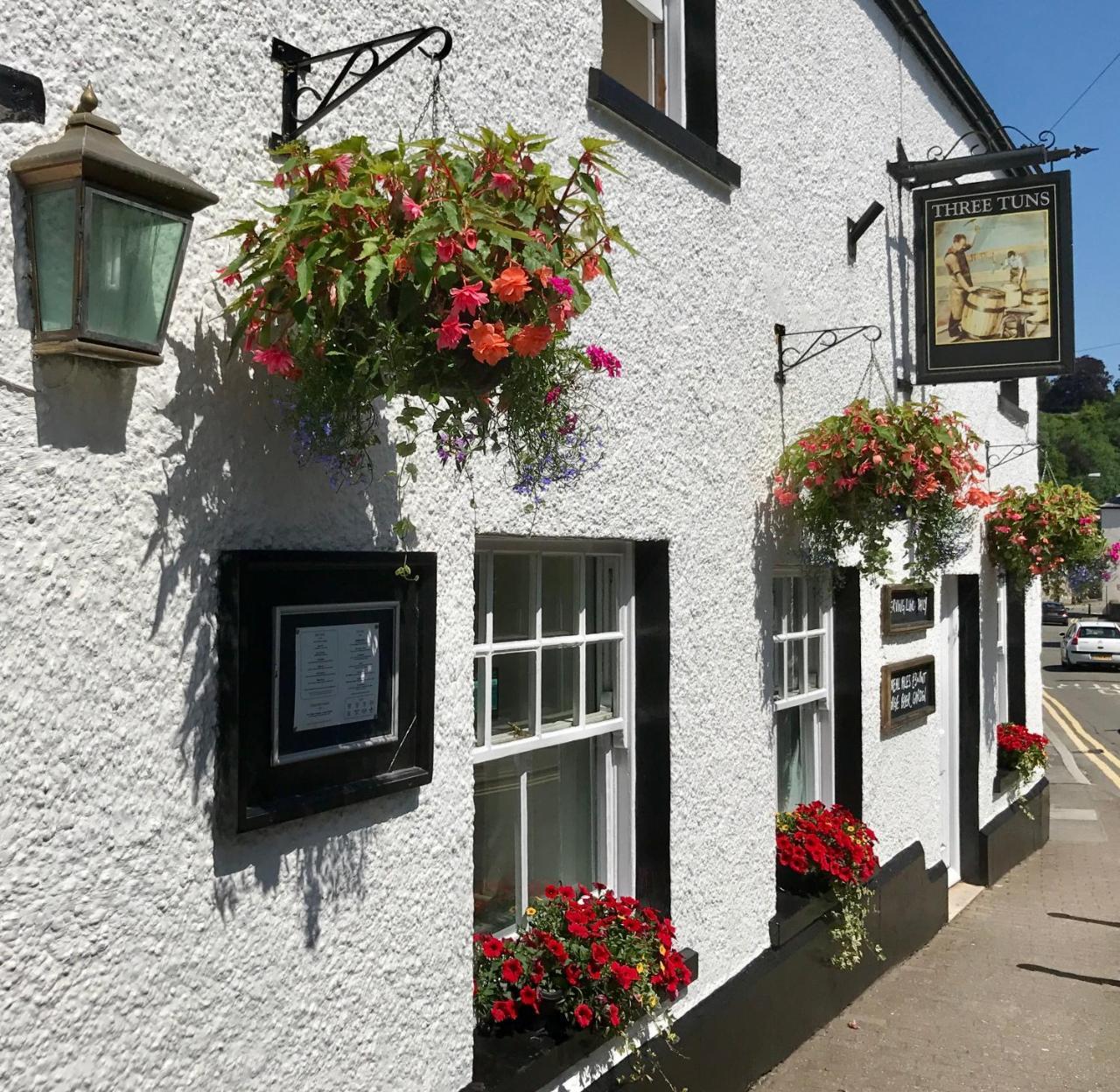 The Three Tuns Hotel Chepstow Bagian luar foto