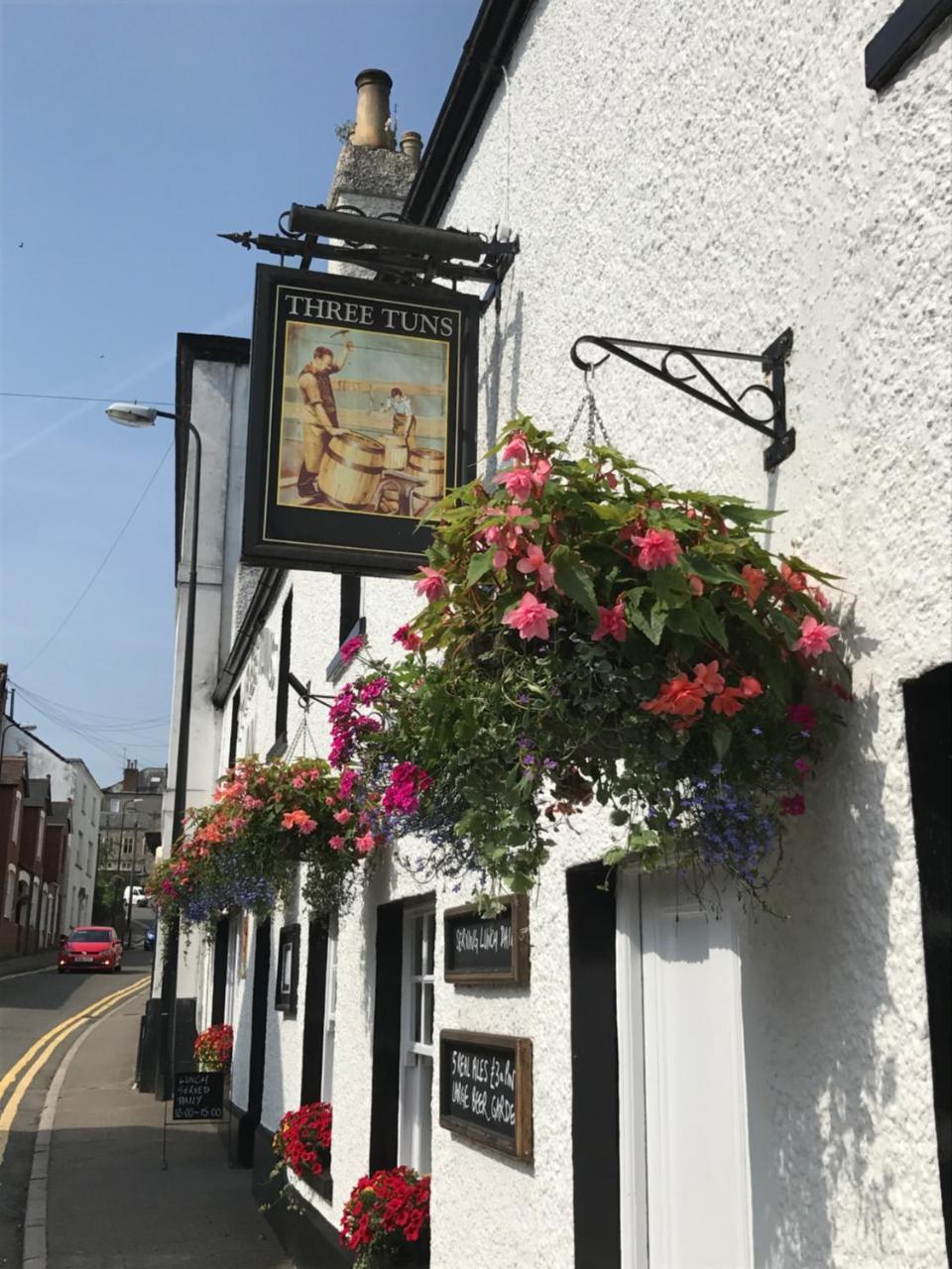 The Three Tuns Hotel Chepstow Bagian luar foto