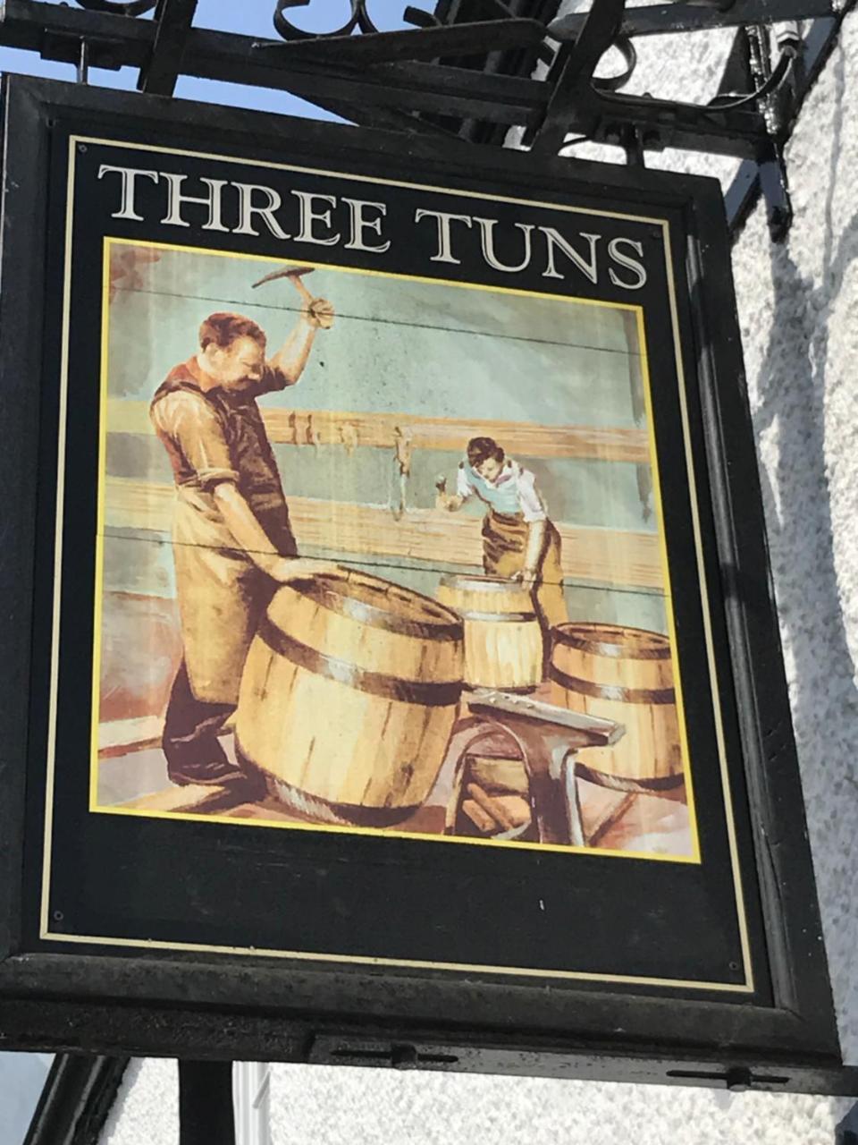 The Three Tuns Hotel Chepstow Bagian luar foto